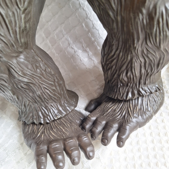 2pc Bundle 18in King Kong 11in Incredible hulk toy Figurine Boy Mancave - Picture 6 of 7